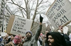 Muslims-London-2006-3-470x308